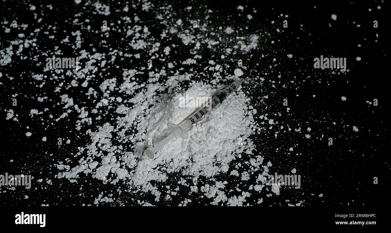 Cut cocaine hi-res stock photography and images - Page 3 - Alamy
