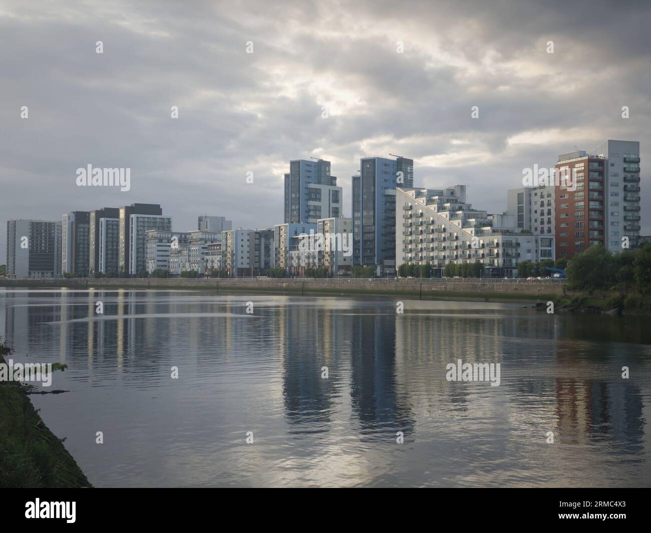 New housing development at Glasgow harbour by the River Clyde Stock