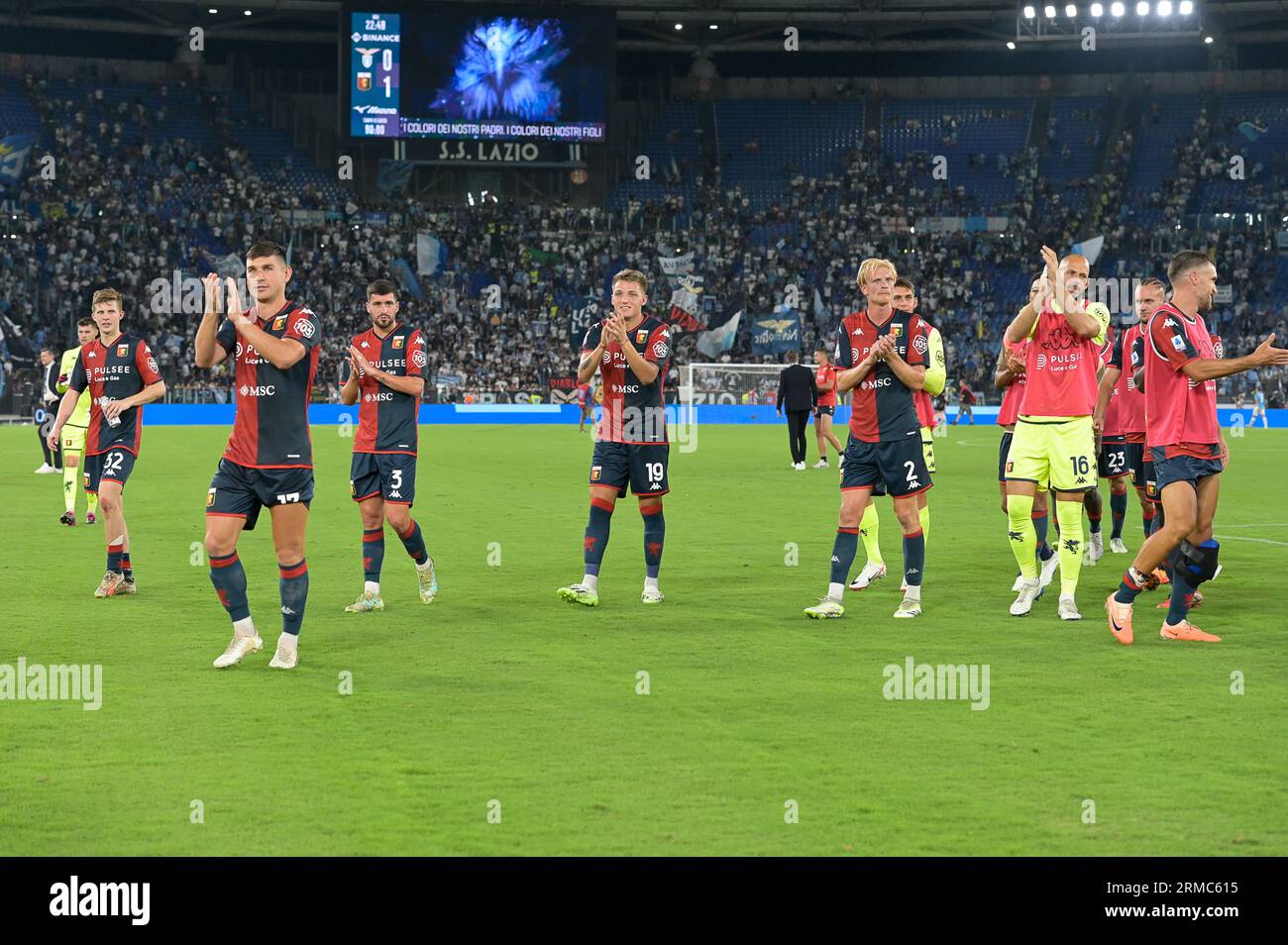 Genoa, Italy. 24 April 2022. Players of Genoa CFC celebrate the victory at  the end of the Serie A football match between Genoa CFC and Cagliari  Calcio. Credit: Nicolò Campo/Alamy Live News