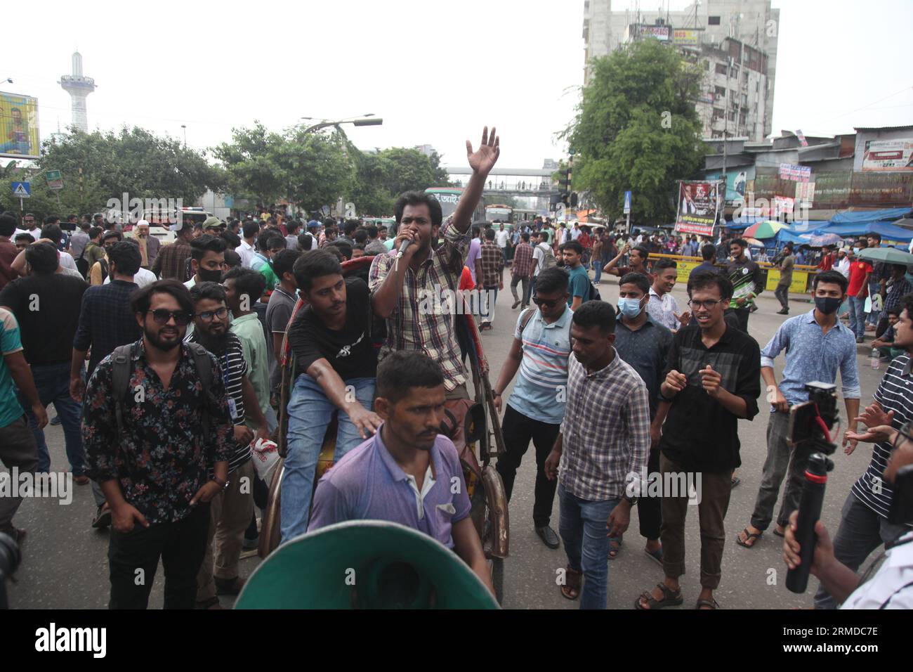 Dhaka, Bangladesh. August 27, 2023. Students of seven colleges affiliated to Dhaka University blockaded Nilkhet intersection with one-point demand. Du Stock Photo