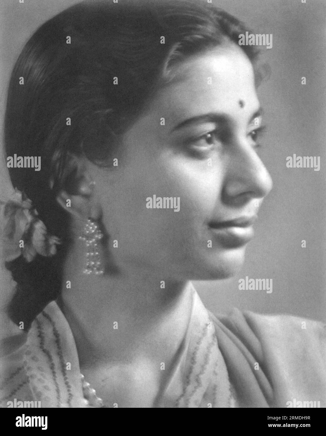 old vintage studio portrait black and white early 1900s silver gelatin toned print Indian woman India Stock Photo