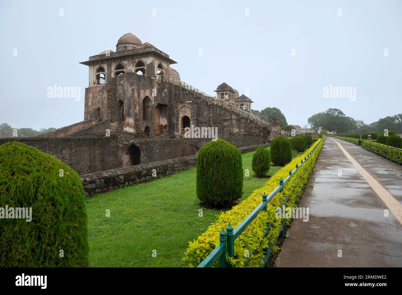 Jahaz Mahal, built on a narrow strip of land between Munj Talao and
