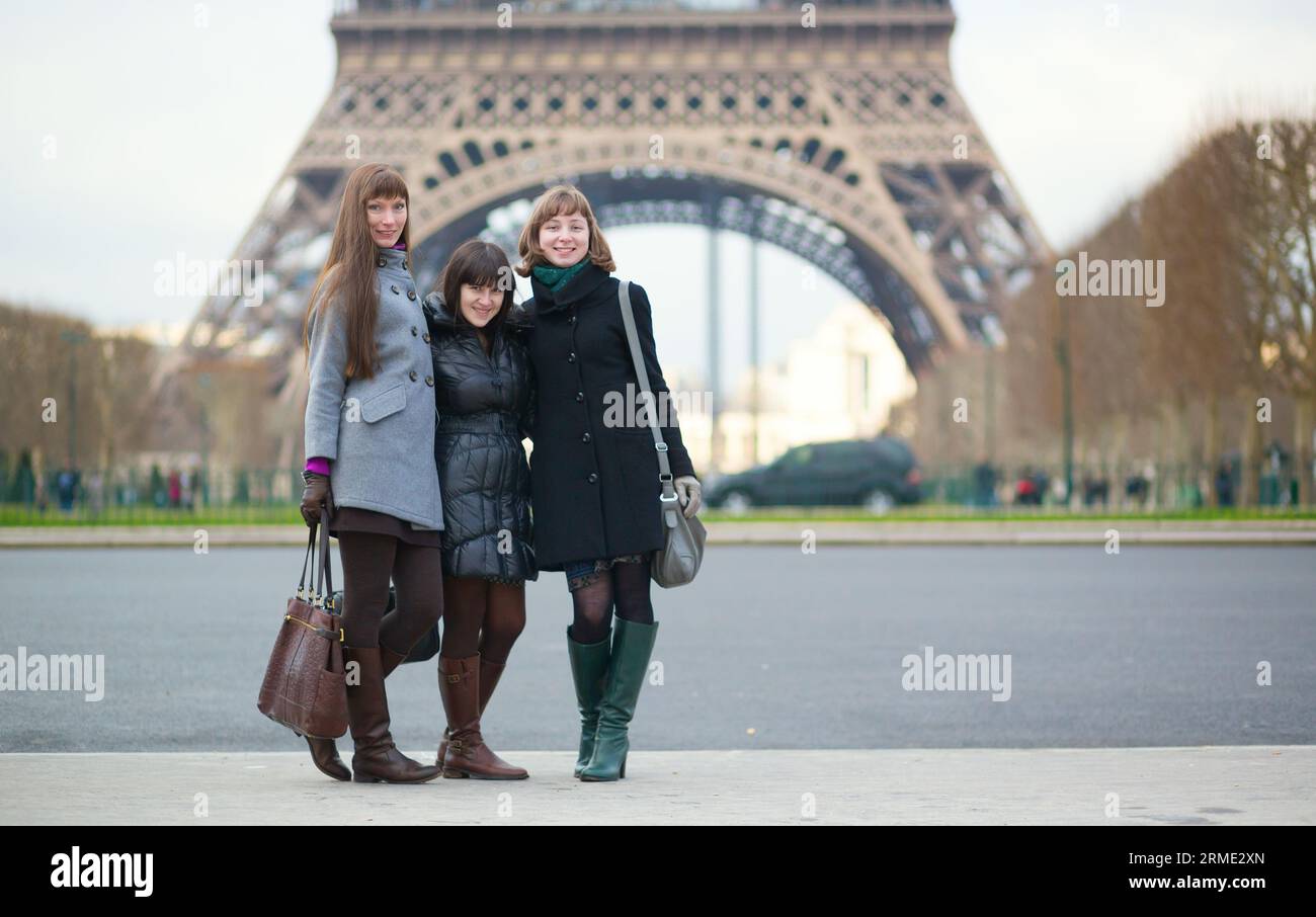 Three girls posing hi-res stock photography and images - Alamy