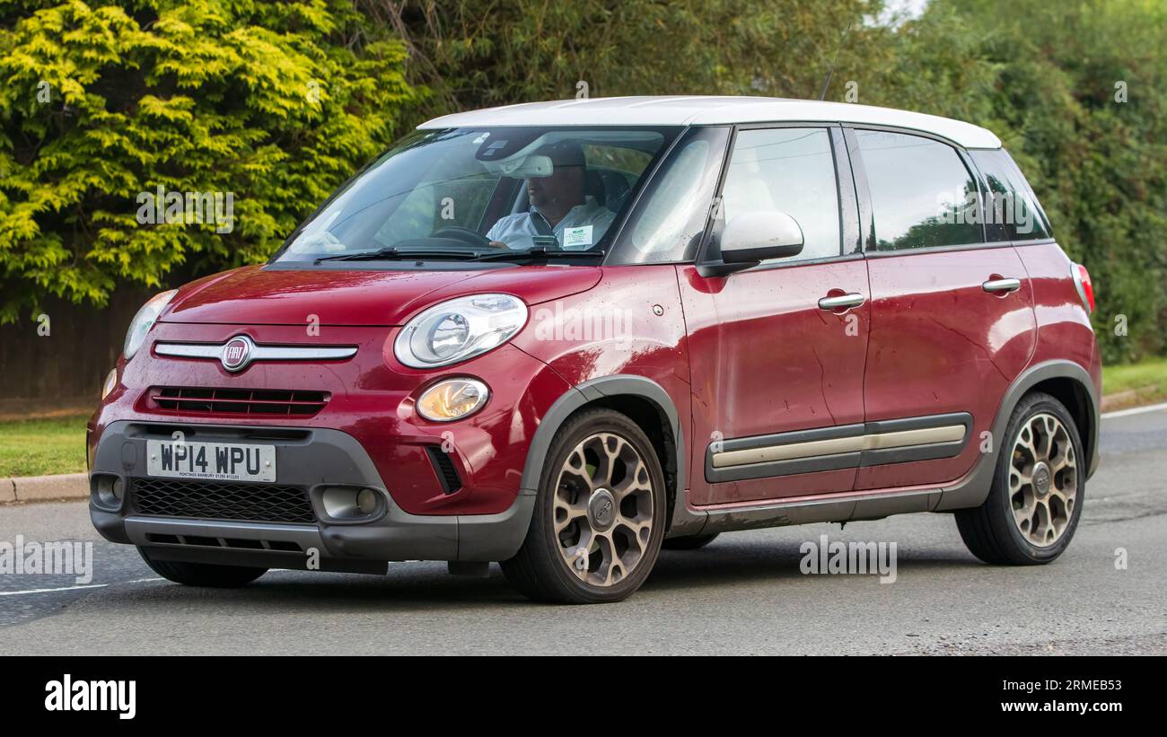 Whittlebury,Northants,UK -Aug 26th 2023: 2014 red Fiat 500L car travelling on an English country road Stock Photo