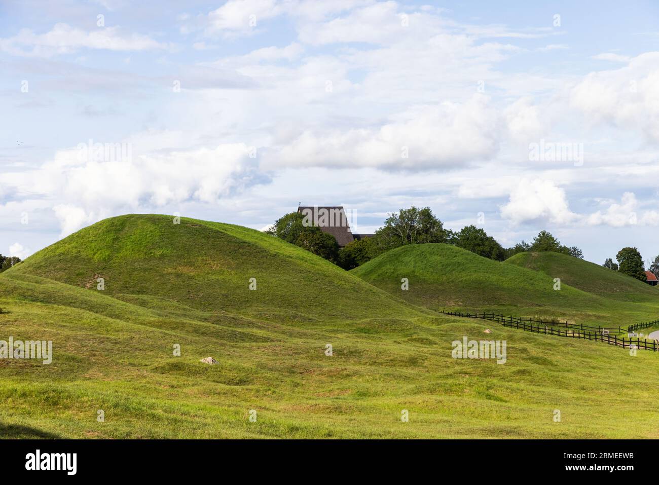viking-burial-mounds-uppsala