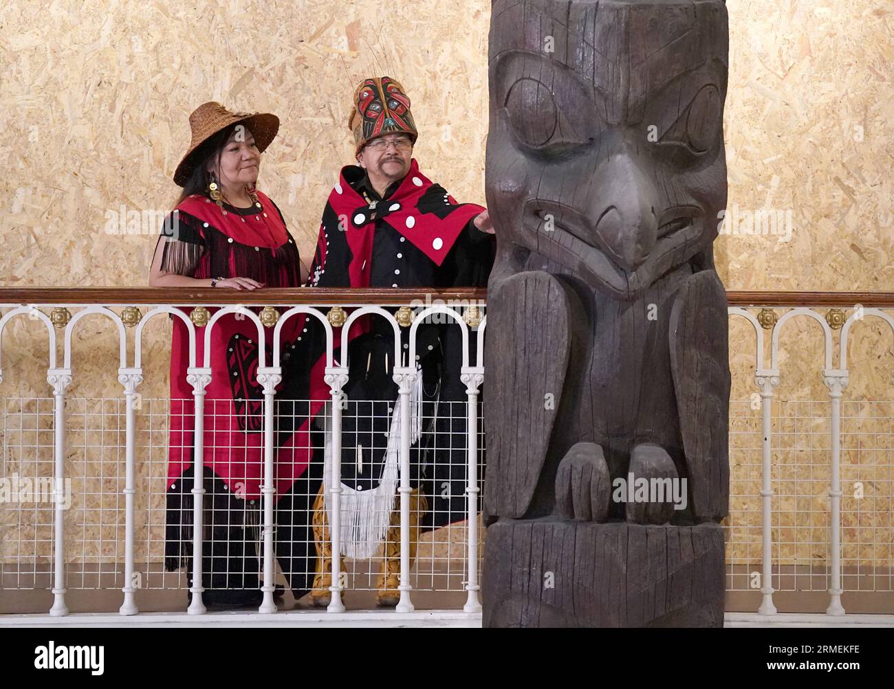 Earl Stephen's(who has the Nisga'a cultural name Chief Ni'is Joohl) with Pamela Brown as they join delegates from the Nisga'a nation beside the 11-metre tall memorial pole during a visit to the National Museum of Scotland in Edinburgh, ahead of the return of 11-metre tall memorial pole to what is now British Columbia. The Nisga'a Lisims Government (NLG) and National Museums Scotland (NMS) announced last month that the House of Ni'isjoohl memorial pole will return home to the Nass Valley this September. Picture date: Monday August 28, 2023. Stock Photo