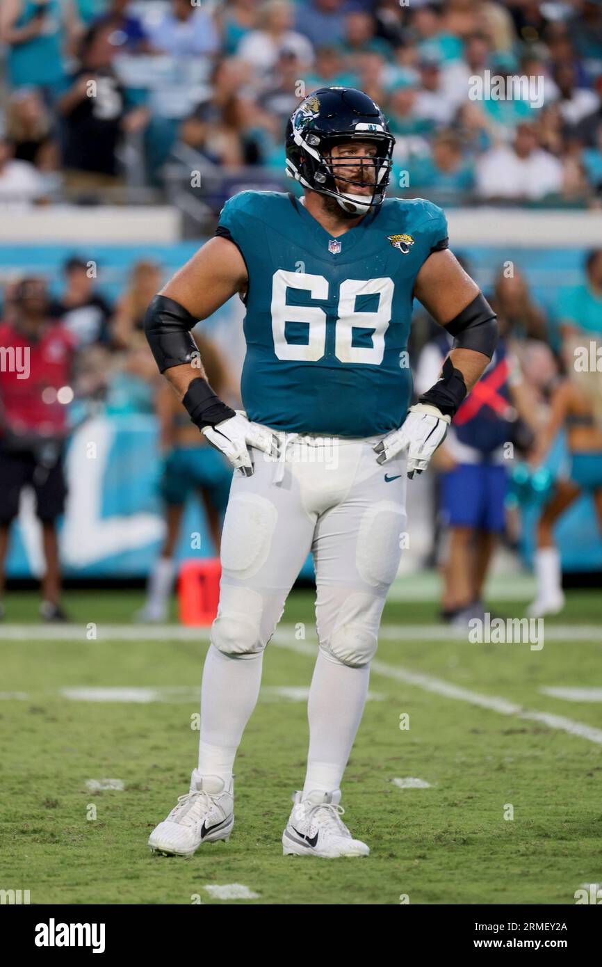 Brandon Scherff of the Jacksonville Jaguars warms up before a News Photo  - Getty Images