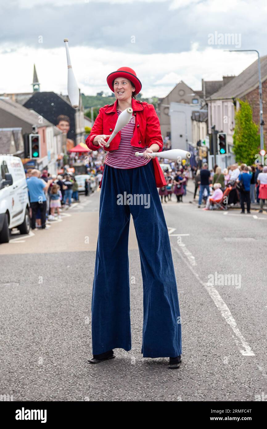 Stilt walker juggling before the Scottish Coal Carrying Championships