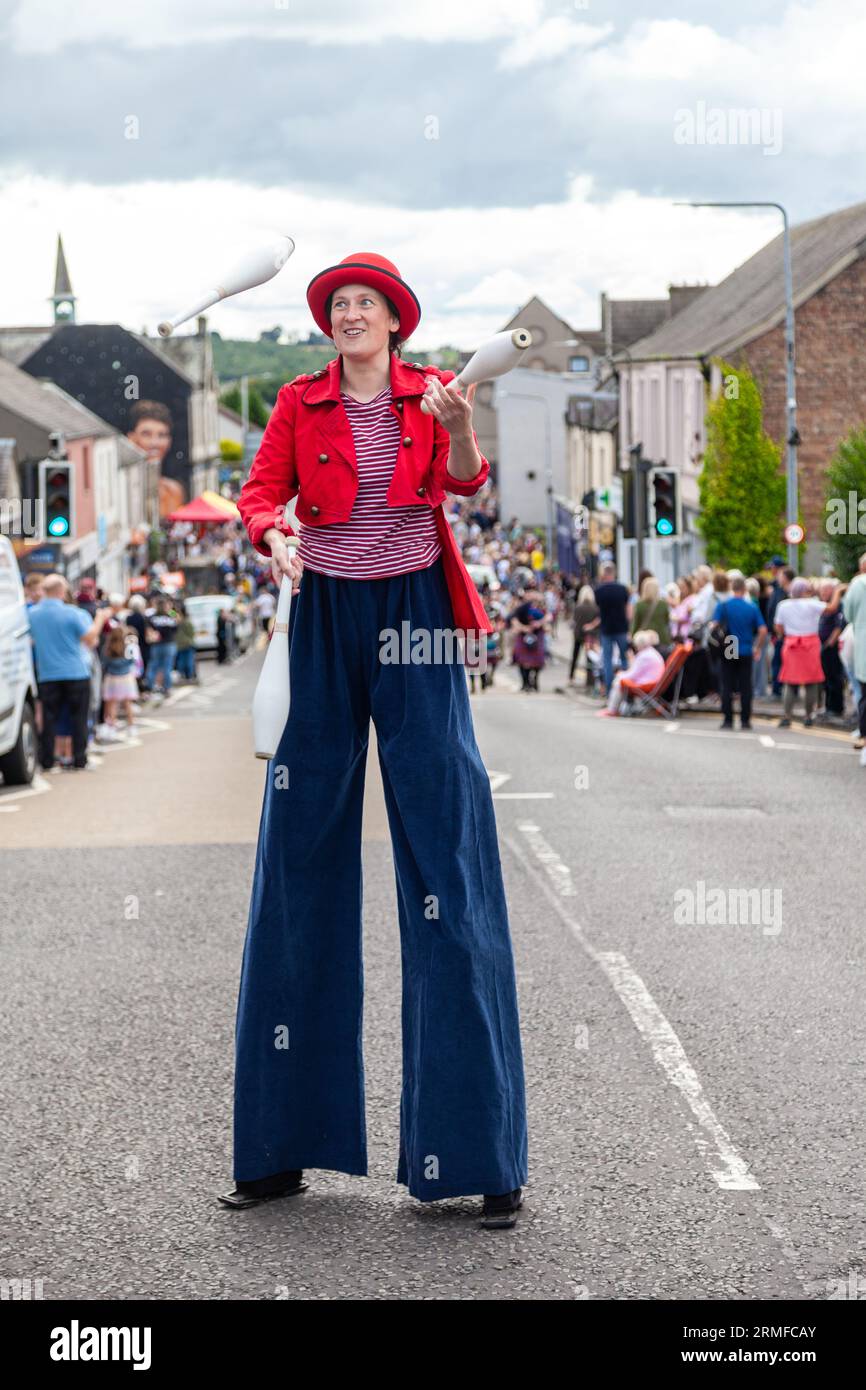 Stilt walker juggling before the Scottish Coal Carrying Championships