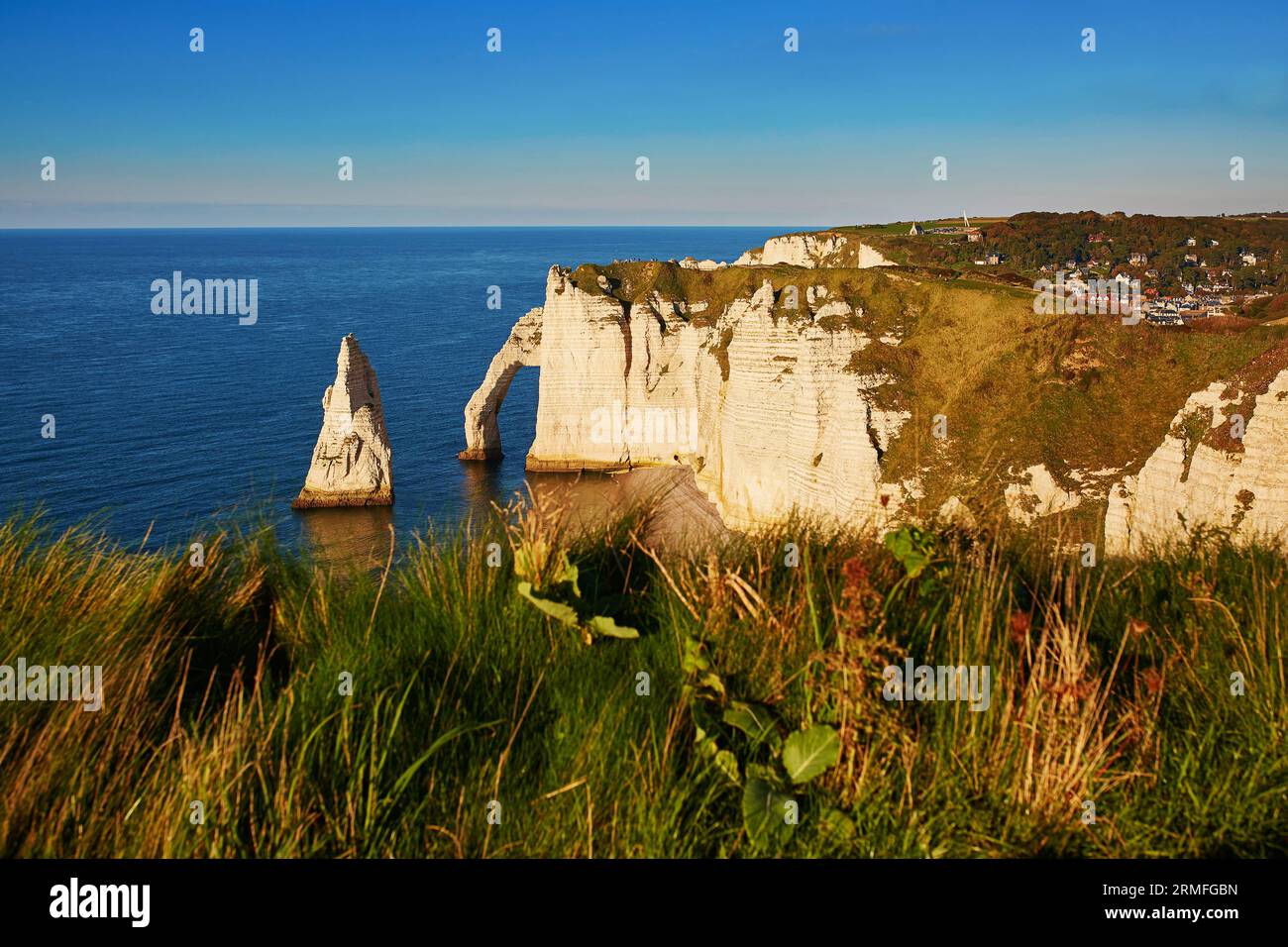 Boats beach etretat sunset hi-res stock photography and images - Alamy