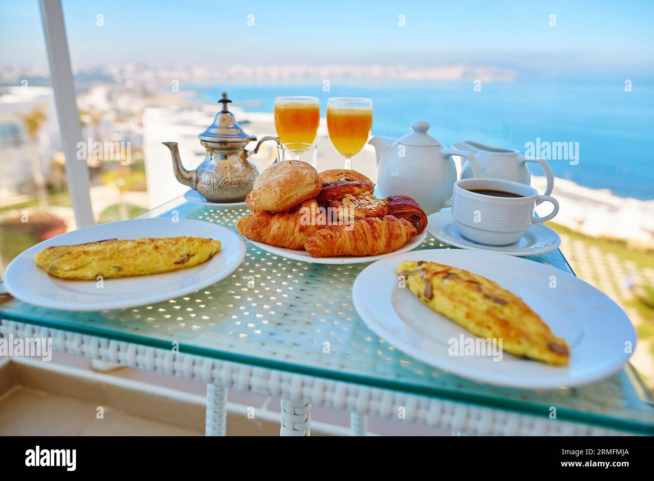 Hotel desert maroc hi-res stock photography and images - Alamy