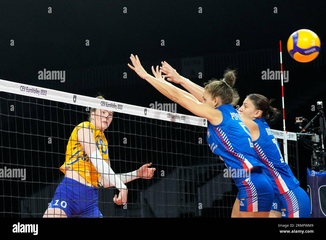 Sweden's Isabelle Haak, left, in action during the eighth finals match  between Serbia and Sweden at the women's European Volleyball Championship  in Brussels, Monday, Aug. 28, 2023. (AP Photo/Virginia Mayo Stock Photo -