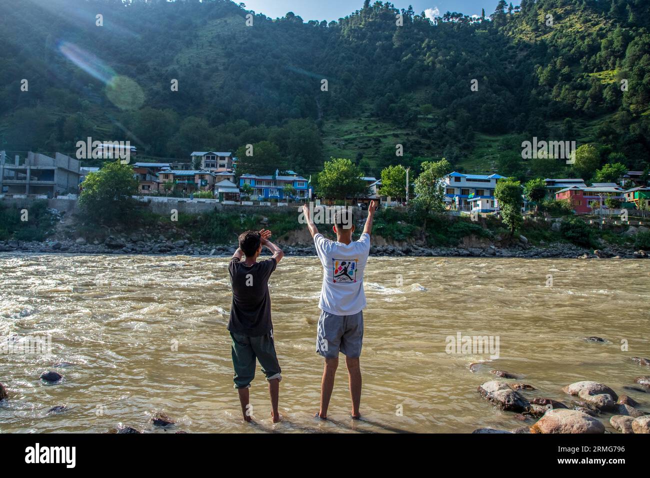 Keran Kupwara, India. 24th Aug, 2023. Local visitors waving to people in Pakistan administered Kashmir on the banks of Neelam river or Kishan Ganga that has divided Kashmir into two parts controlled by nuclear rivals India and Pakistan. The river acts as a disputed line of control and flows through a village called Keran from both sides which is located on the northern side of Indian Kashmir's Border district Kupwara some 150kms from Srinagar and 93kms from Muzaffarabad, in the Pakistan side of Kashmir. (Photo by Faisal Bashir/SOPA Images/Sipa USA) Credit: Sipa USA/Alamy Live News Stock Photo
