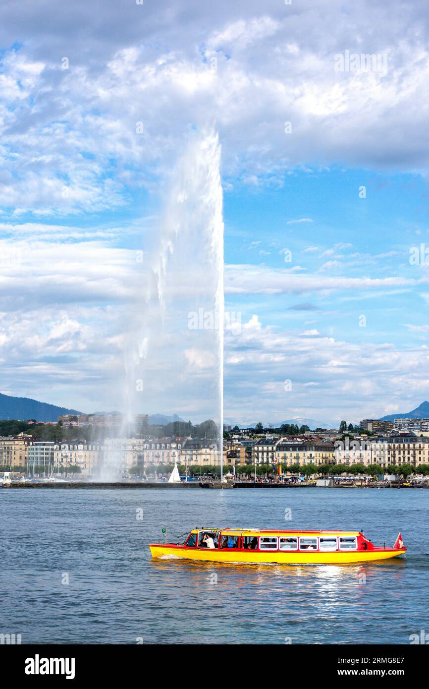 The Geneva Water Fountain (Jet d'Eau) & Mouette waterbus (Mouette Genevoises) from Quai du Mont Blanc, Geneva (Genève), Canton of Geneva, Switzerland Stock Photo