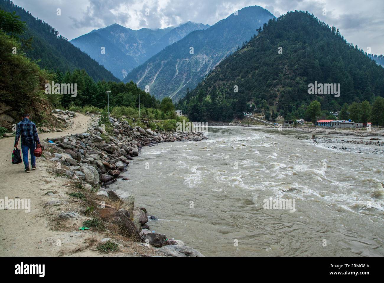 August 25, 2023, Keran Kupwara, Jammu and Kashmir, India: General view of Neelam river or Kishan Ganga that has divided Kashmir into two parts controlled by nuclear rivals India and Pakistan. The river acts as a disputed line of control and flows through a village called Keran from both sides which is located on the northern side of Indian Kashmir's Border district Kupwara some 150kms from Srinagar and 93kms from Muzaffarabad, in the Pakistan side of Kashmir. (Credit Image: © Faisal Bashir/SOPA Images via ZUMA Press Wire) EDITORIAL USAGE ONLY! Not for Commercial USAGE! Stock Photo