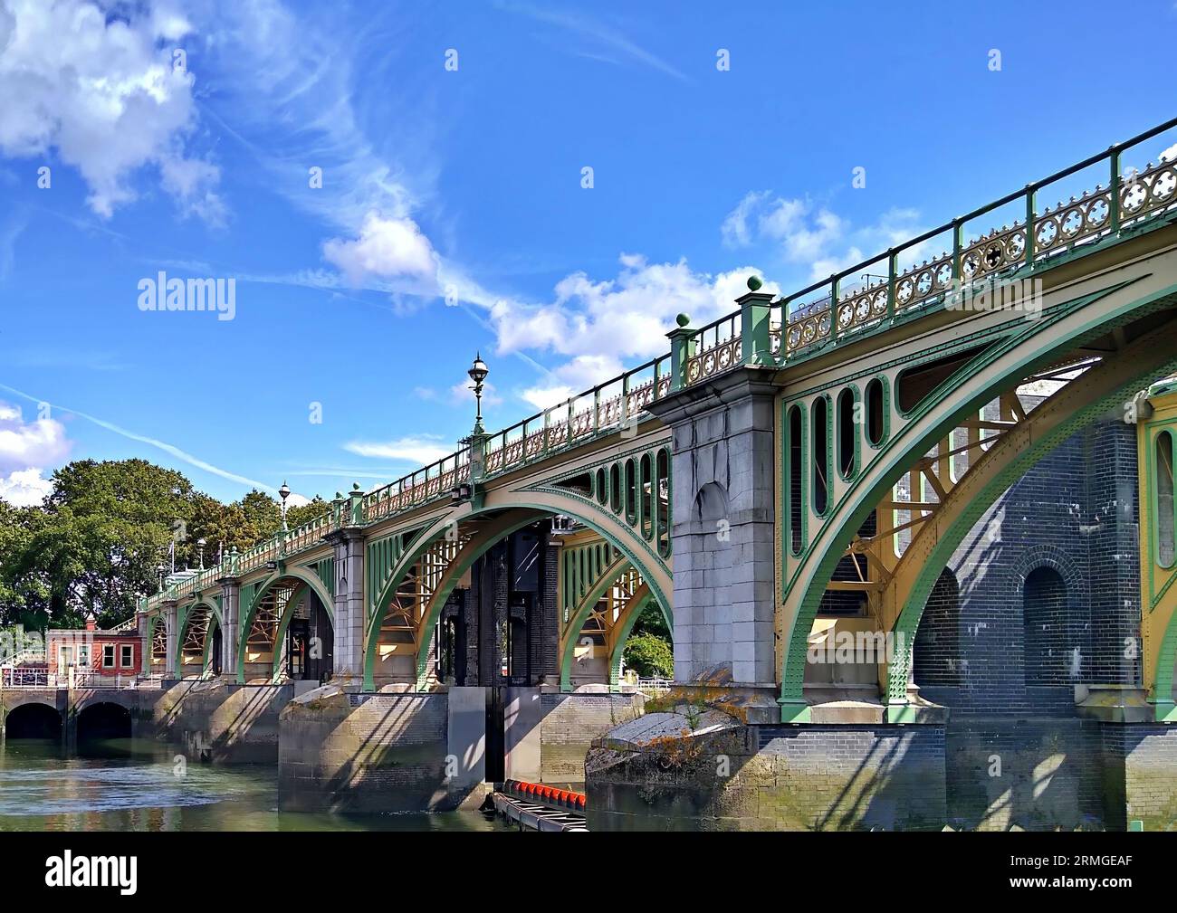 Richmond Lock and Footbridge Stock Photo Alamy