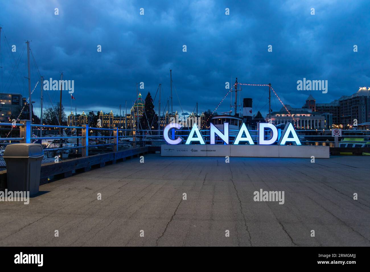Victoria, CANADA - Jan 4 2023 : Famous CANADA sign in Victoria Harbor ...
