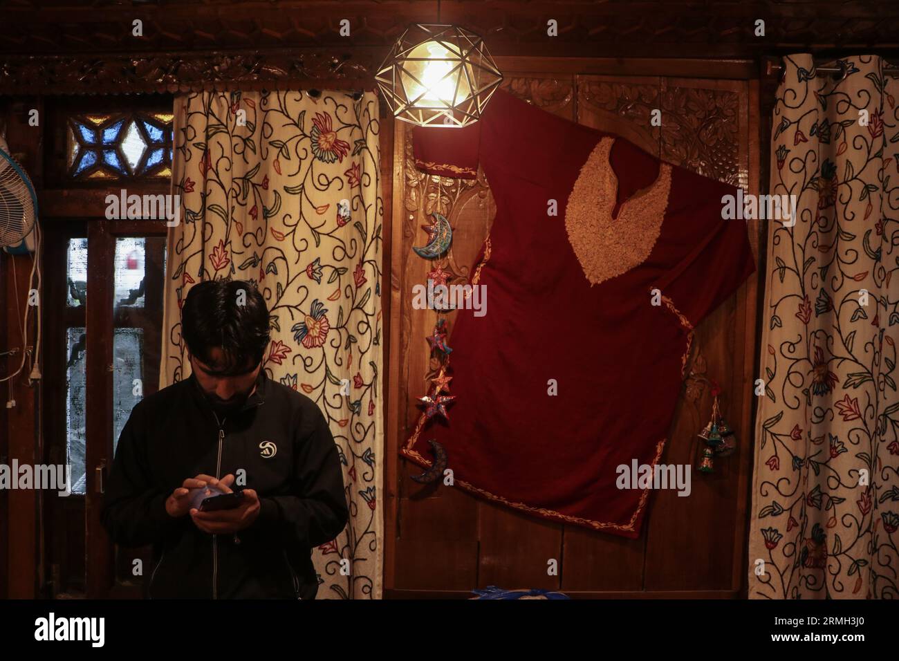 Srinagar Kashmir India 29th Aug 2023 An Inside View Of Floating srinagar-kashmir-india-29th-aug-2023-an-inside-view-of-floating