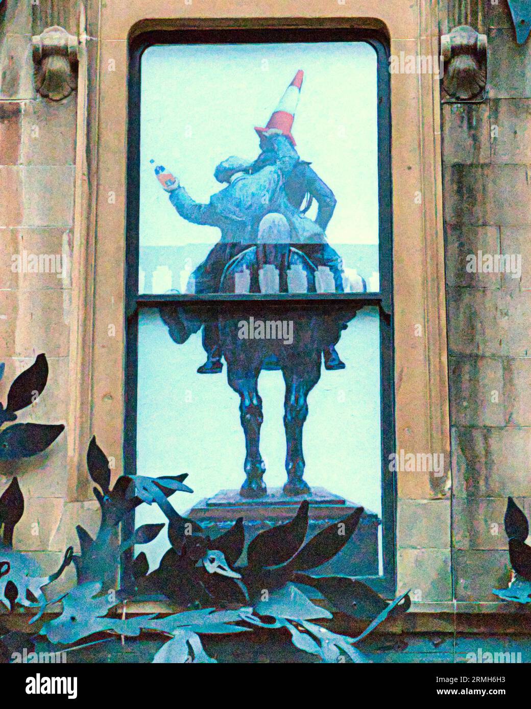 Glasgow, Scotland, UK. 28th  August, 2023. Cone  Art in princes square windows mirrors banksies departure. he glasgow museum of modern art and the coneheid duke of wellington statue. New propeller head cone  on duke as goodbye to Banksy exhibition starts as it ends a10pm today.  Credit Gerard Ferry/Alamy Live News Stock Photo