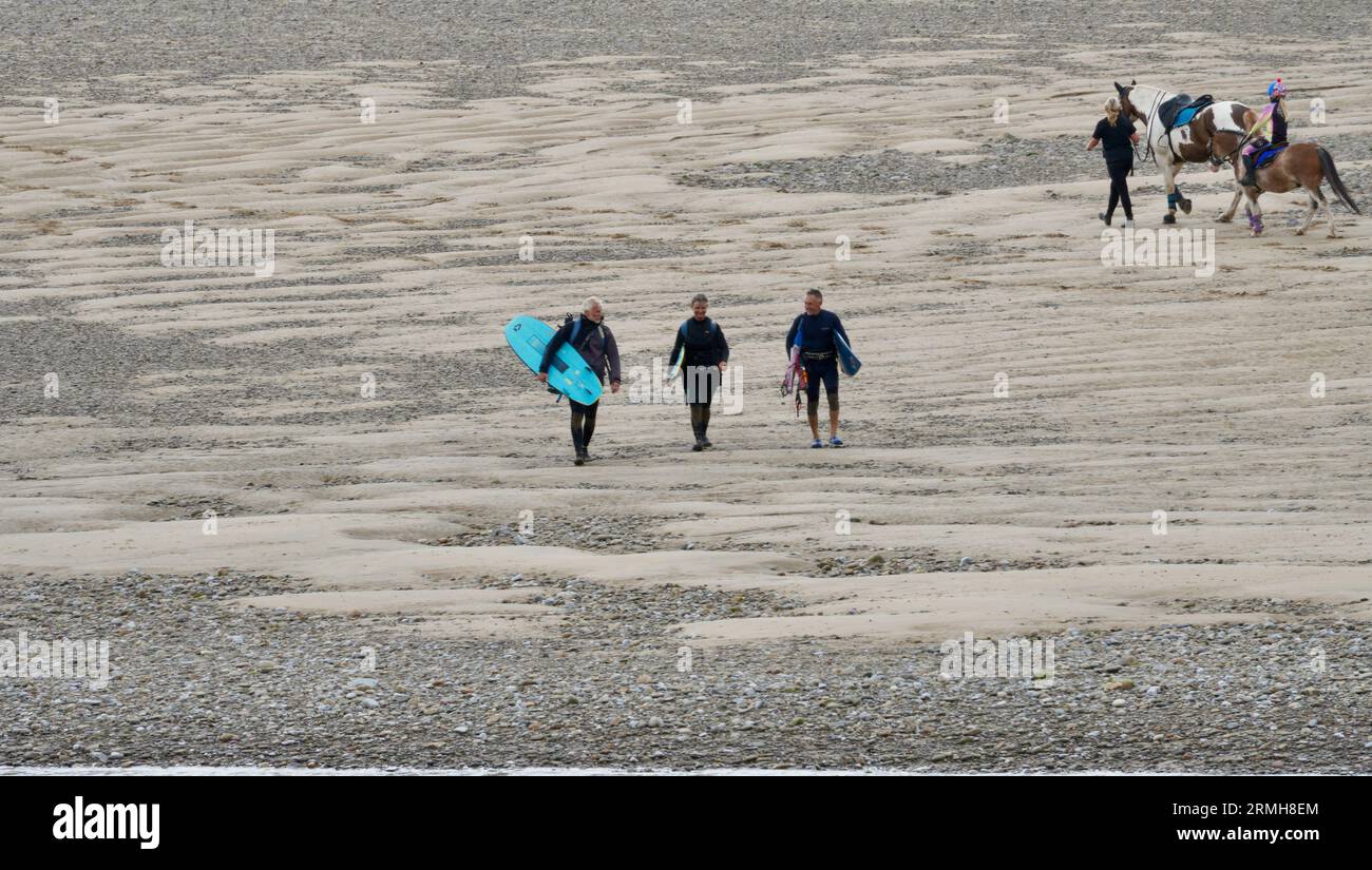 the-large-expanse-of-sand-provides-ample-space-for-many-types-of