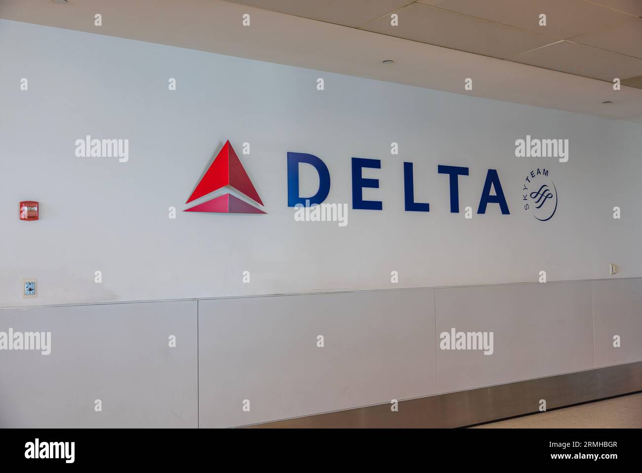 Close-up view of Delta logo on white wall background. USA. NY. Stock Photo