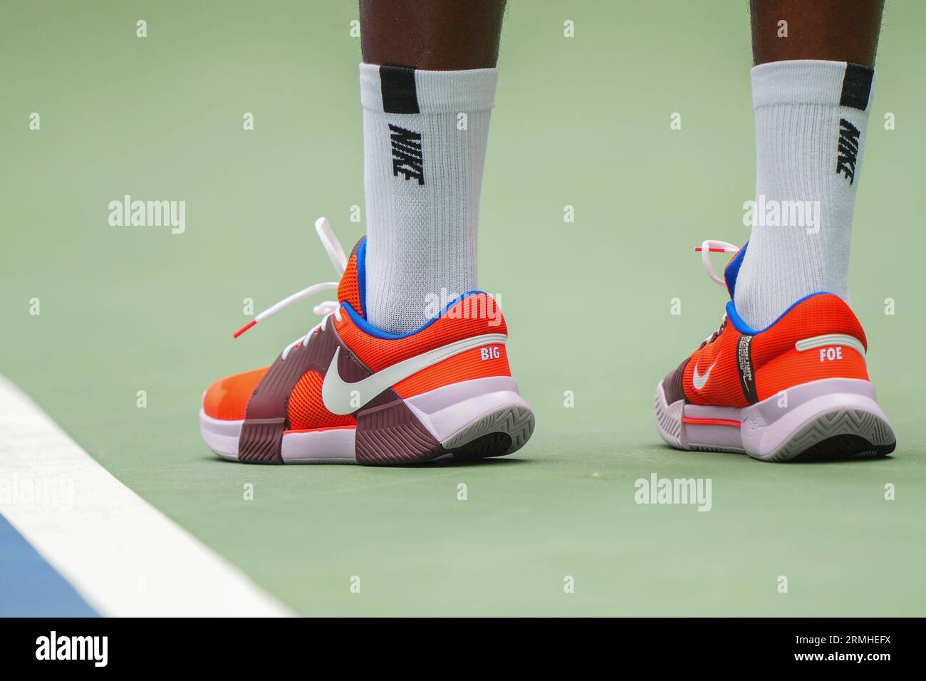 Ældre borgere Forpustet billet A detailed view of shoes worn by Frances Tiafoe during a men's singles  match at the 2023 US Open, Monday, Aug. 28, 2023 in Flushing, NY. (Darren  Carroll/USTA via AP Stock Photo - Alamy