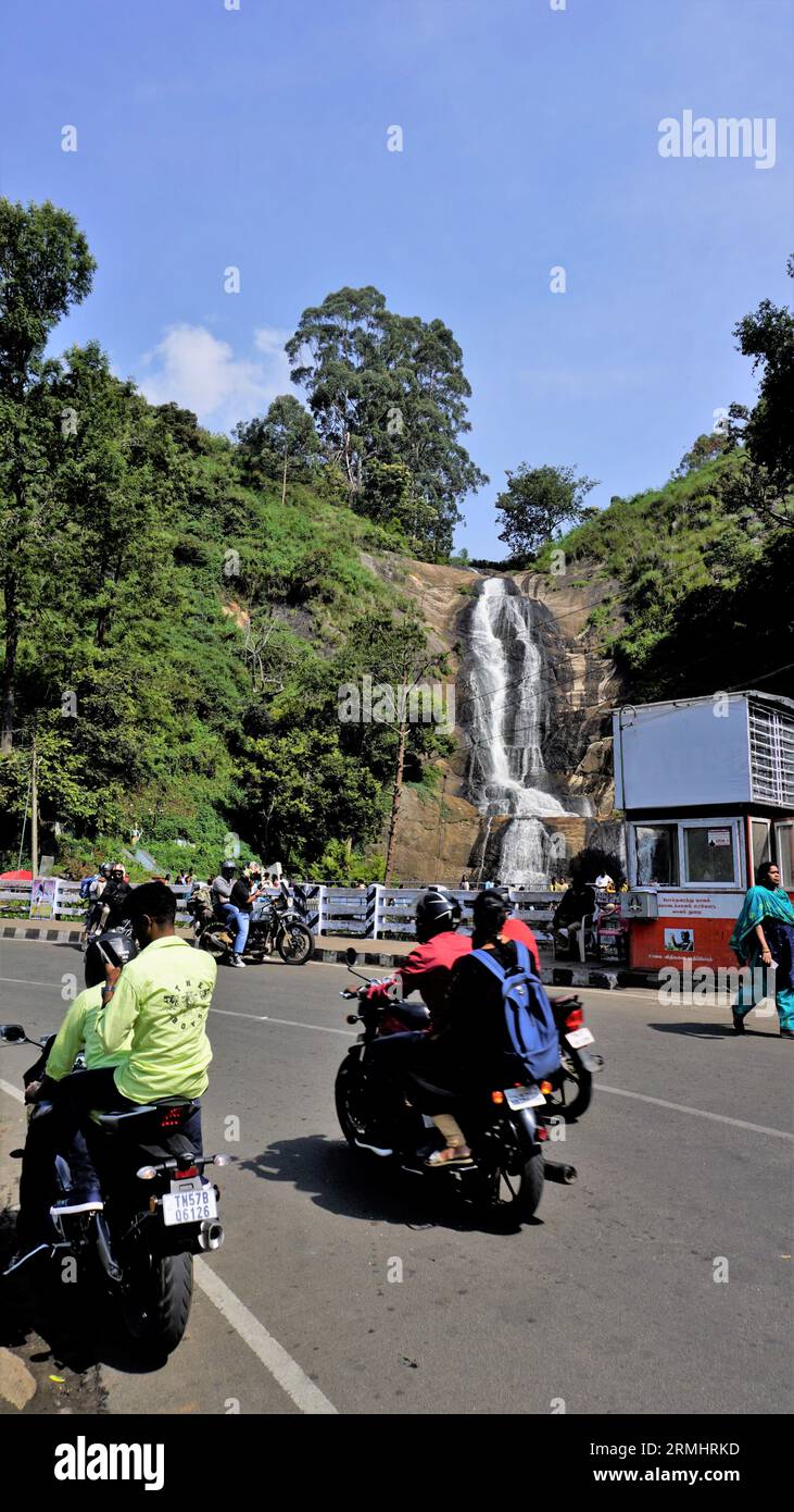 Beautiful scenic view of kodaikanal Silver Cascade Waterfall with ...