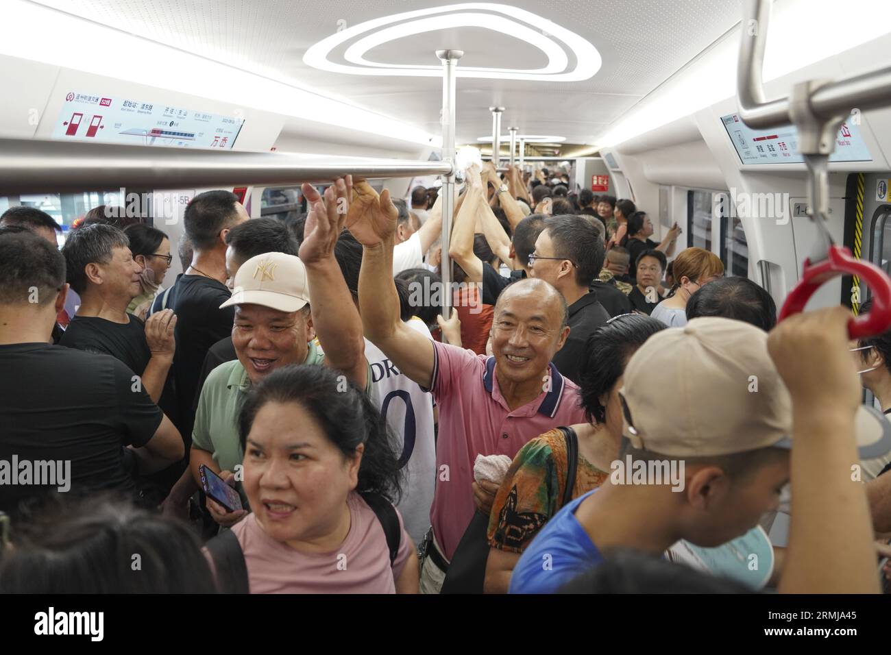Line S2 of the Wenzhou Rail Transit officially opens operation in