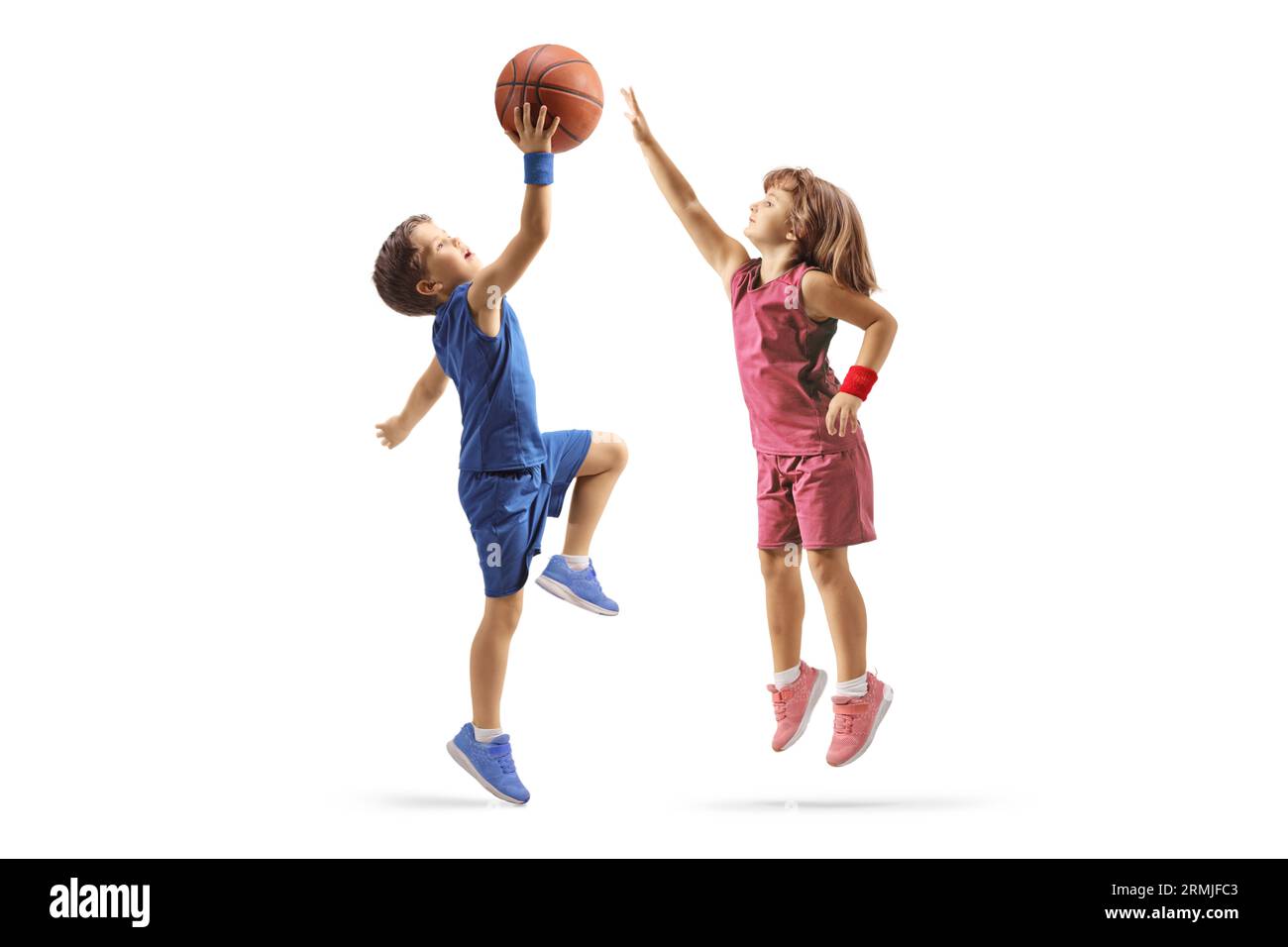 Boy throw basketball immagini e fotografie stock ad alta risoluzione - Alamy