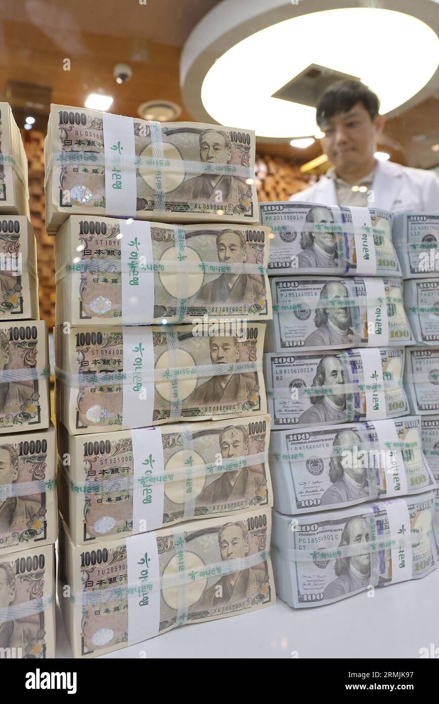 29th Aug, 2023. Japanese yen forecast to weaken to 1990 levels A clerk  sorts US$100 banknotes and 10,000 yen Japanese banknotes at the  headquarters of Hana Bank in Seoul on Aug. 29,