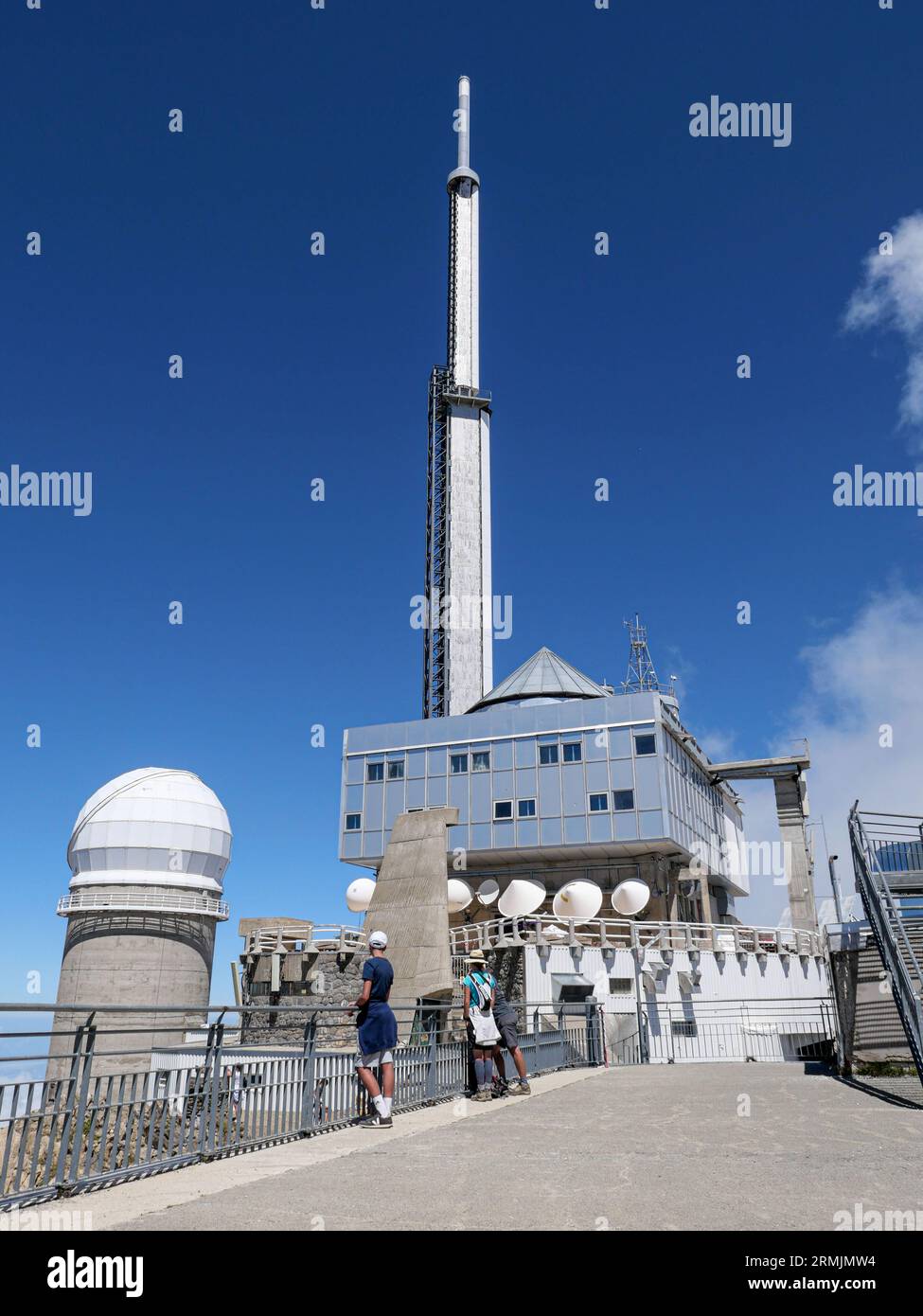 “Pic du Midi de Bigorre mountain (Pyrenees, south western France): tourists at the bottom of the building housing a transmitter. This transmitter broa Stock Photo