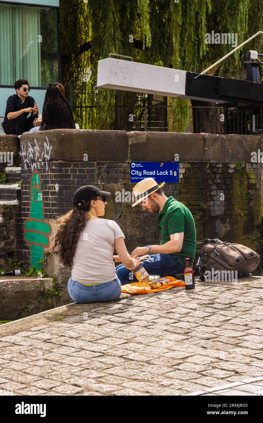 London City Road Lock Regent's Canal Stock Photo - Alamy