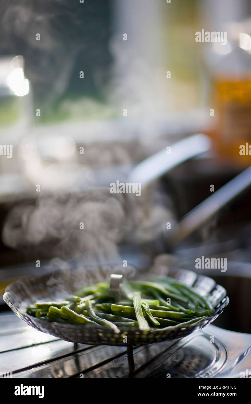 Vegetables steamer steaming hires stock photography and images Alamy