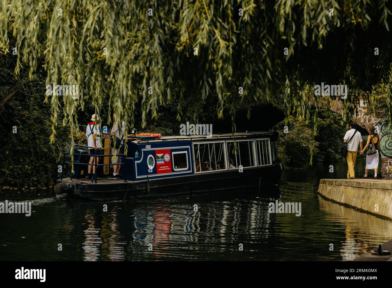 London Regent's Canal City Road Lock life and activity Stock Photo - Alamy
