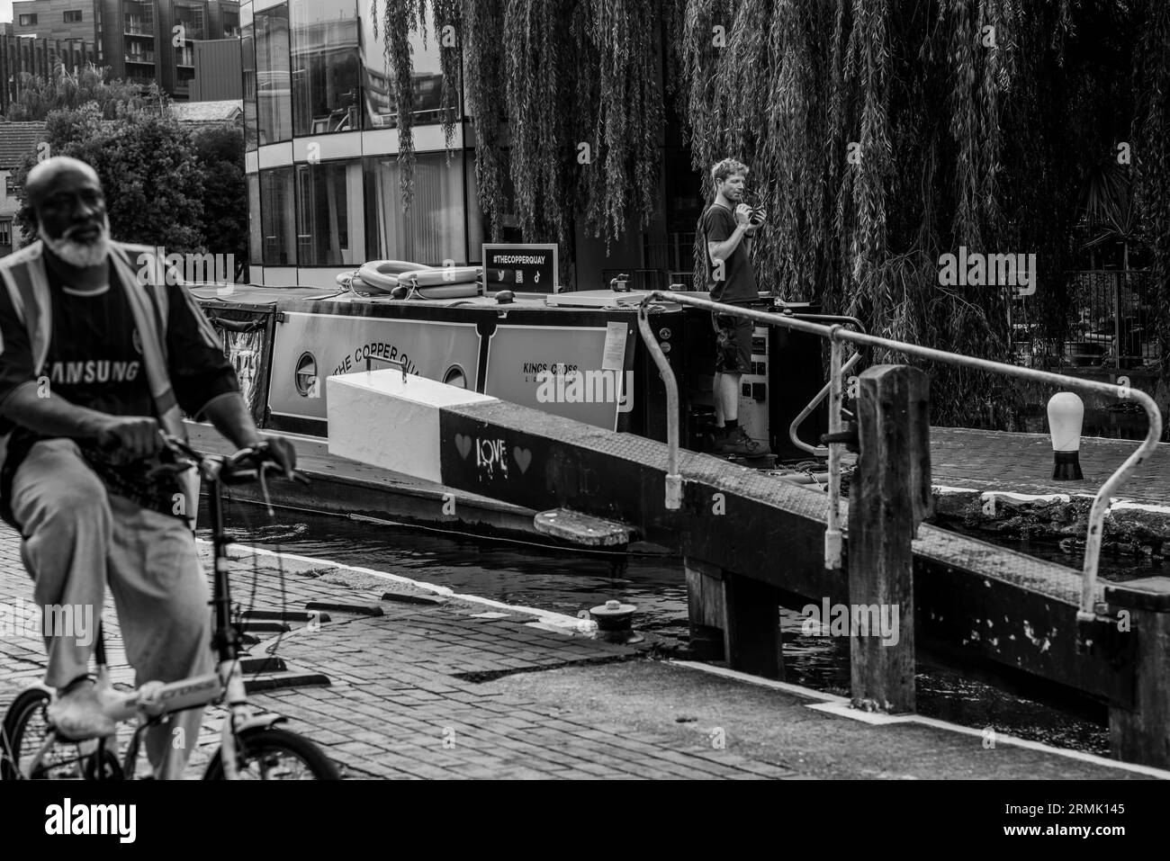 London Regent's Canal City Road Lock life and activity Stock Photo - Alamy