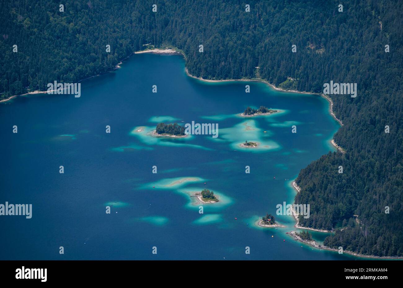 Detailed view of islands and forest at the Eibsee lake, Bavaria ...