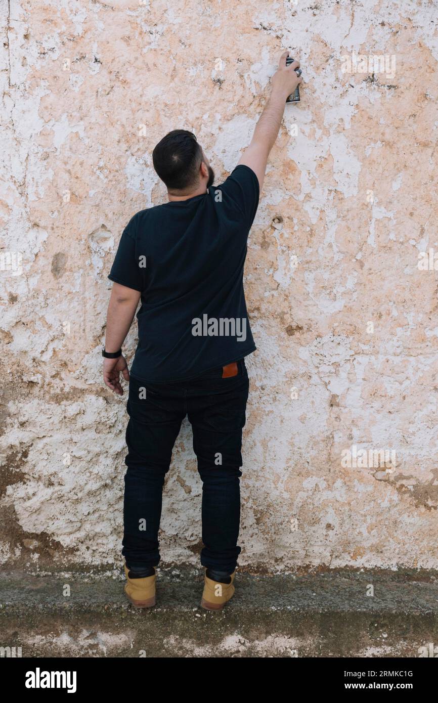 Grafitti artist painting hi-res stock photography and images - Alamy