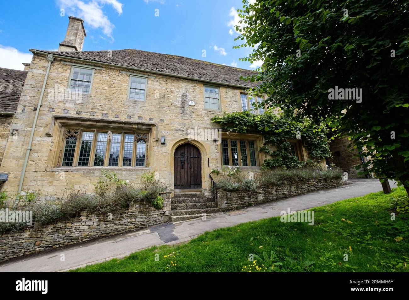Typical cotswold cottages hires stock photography and images Alamy