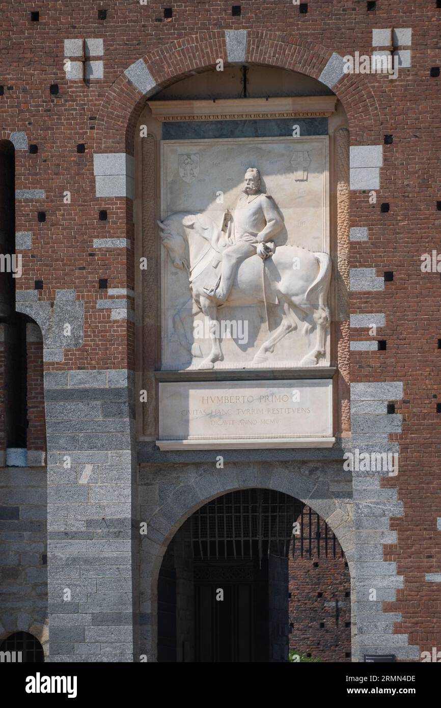 Milan, vittorio Emanuele II Gallery, leonardo da vinci, castello sforzesco, giuseppe garibaldi e duomo di milano Stock Photo