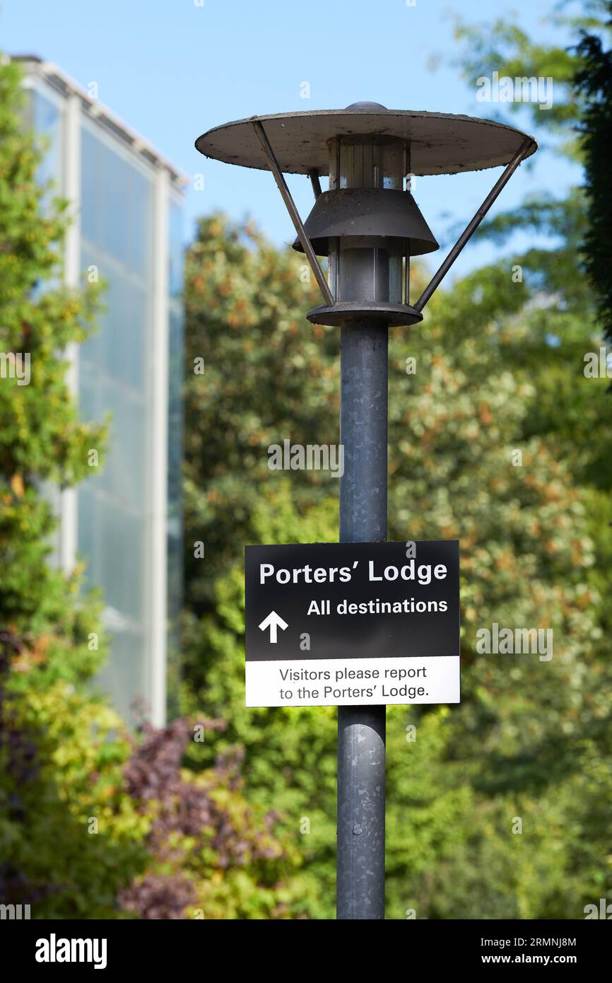 Directions to the porters' lodge at Murray Edwards College, University