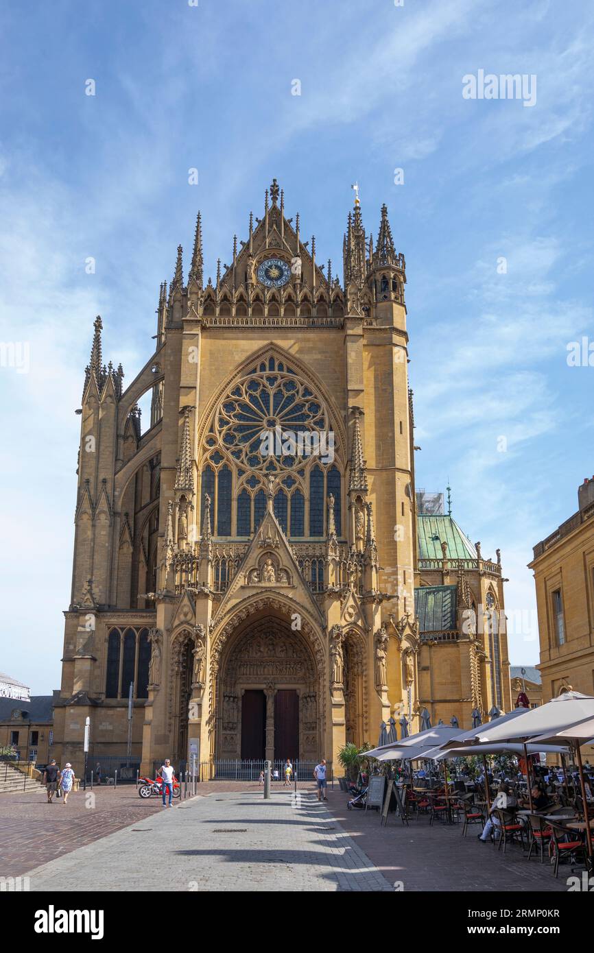 Gothic architecture exterior hi-res stock photography and images - Alamy