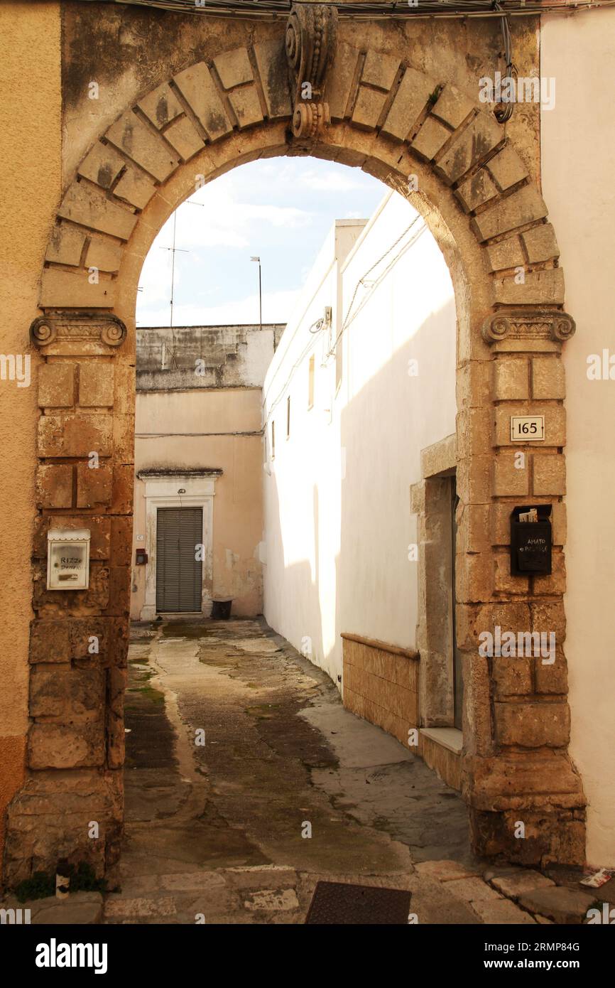 Arched door house italy hires stock photography and images Alamy