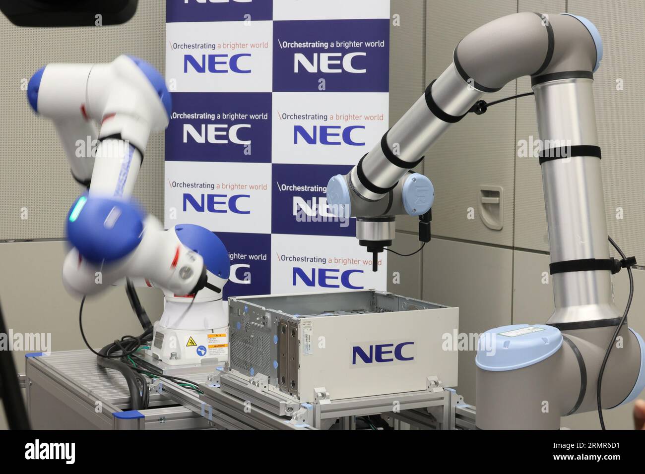 Tokyo, Japan. 30th Aug, 2023. Two robot arms collaborate to work for the demonstration of the robot control programing using artificial intelligency (AI) technologies at the NEC headqurters in Tokyo on Wednesday, August 30, 2023. NEC president Takayuki Morita announced the company's strategy for the digital transformation business using AI technologies. (photo by Yoshio Tsunoda/AFLO) Stock Photo