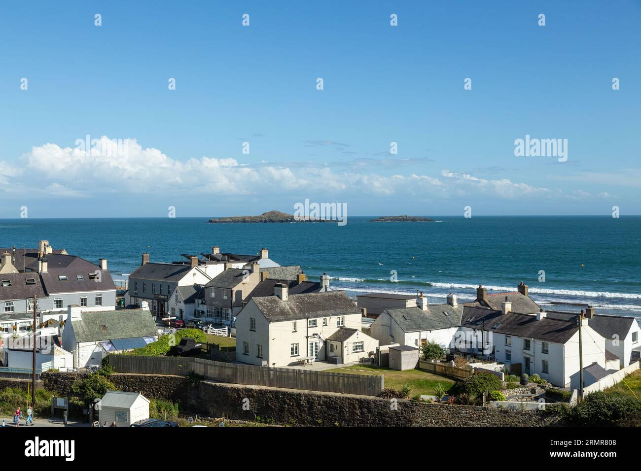 The village of Aberdaron with the islands Ynys Gwylan-fawr and Ynys Gwylan-bach Llyn Peninsula Gwynedd, Wales Stock Photo