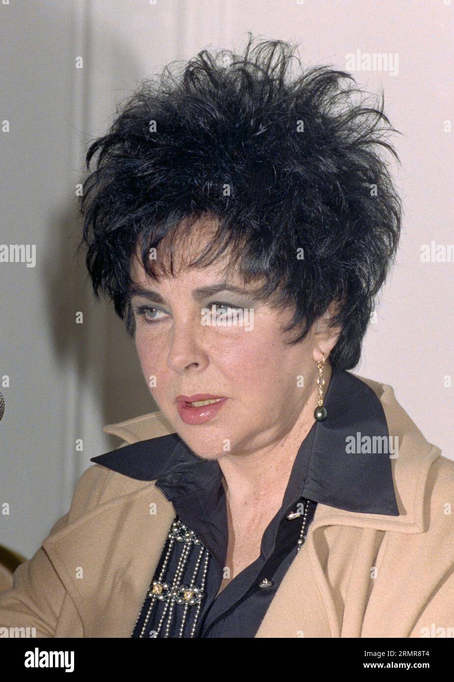 LOS ANGELES, CA. 24th January 1997 Actress Elizabeth Taylor announces