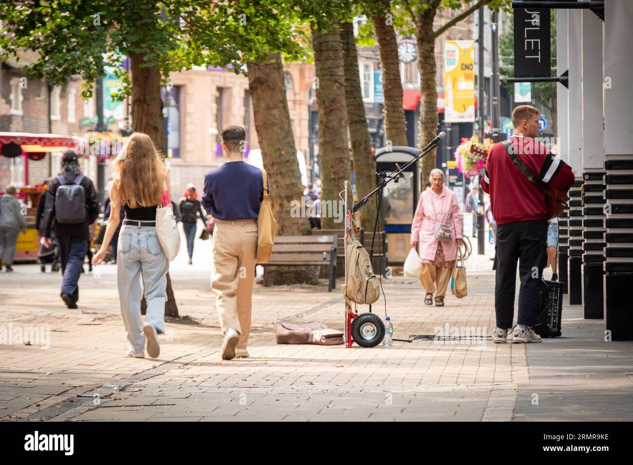 CROYDON, LONDON- AUGUST 29, 2023 Street performer in shopping street ...