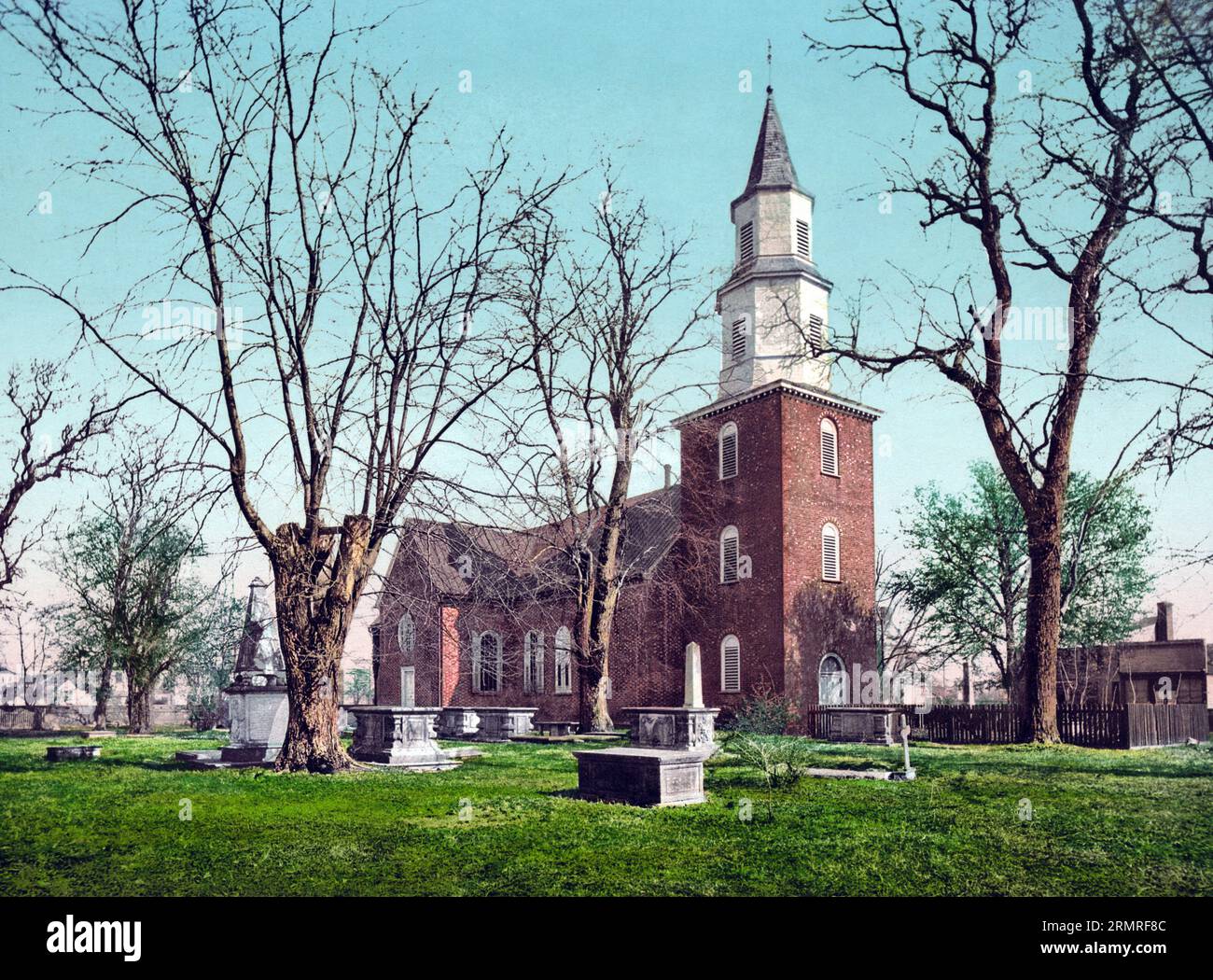 Kirche, Bruton Parish Church, Williamsburg, Virginia, USA, Historisch, digital verbesserte Reproduktion eines Photochromedruck aus dem Jahre 1898  /  Bruton Parish Church, Williamsburg, Virginia, USA, Historic, digitally enhanced reproduction of a photochrome print from 1898 Stock Photo