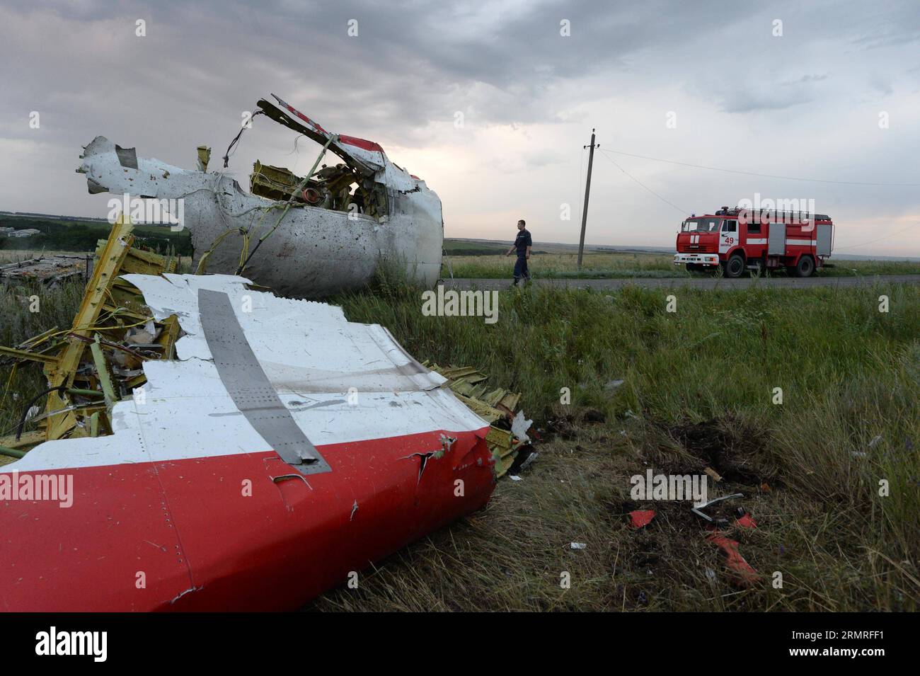 MOSCOW, July 17, 2014 (Xinhua) -- Photo taken on July 17, 2014 shows the debris at the crash site of a passenger plane near the village of Grabovo, Ukraine. A Malaysian flight crashed Thursday in eastern Ukraine near the Russian border, with all the 280 passengers and 15 crew members on board reportedly having been killed. (Xinhua/RIA Novosti) UKRAINE-PLANE-CRASH PUBLICATIONxNOTxINxCHN   Moscow July 17 2014 XINHUA Photo Taken ON July 17 2014 Shows The debris AT The Crash Site of a Passenger Plane Near The Village of  Ukraine a Malaysian Flight Crashed Thursday in Eastern Ukraine Near The Russi Stock Photo
