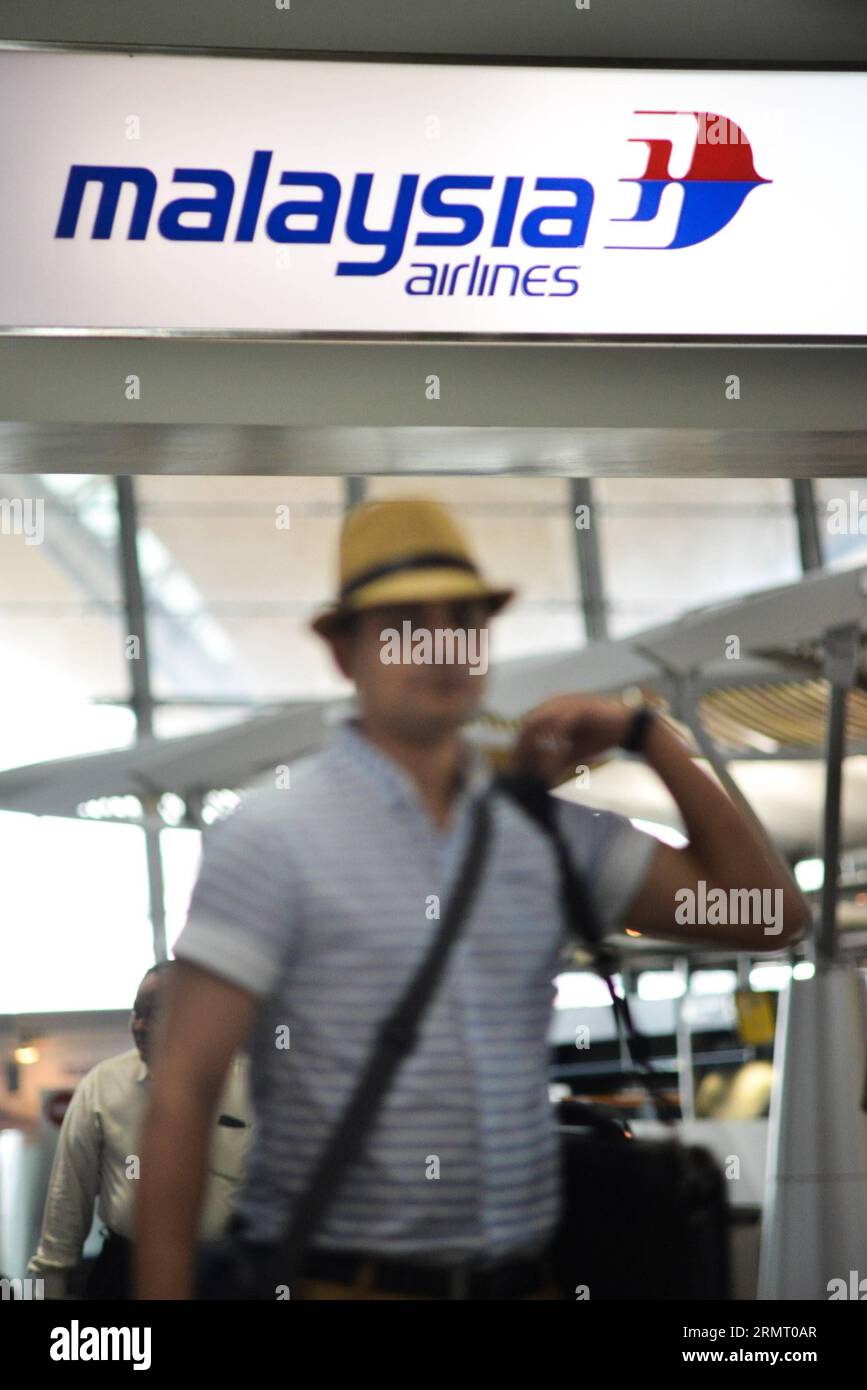 (140808) -- KUALA LUMPUR, Aug. 8, 2014 -- A passenger walks past the Malaysia Airlines counter at the Kuala Lumpur International Airport in Kuala Lumpur, Malaysia, Aug. 8, 2014. Khazanah Nasional Bhd, Malaysia Airlines (MAS) largest shareholder, said on Friday that it sought to delist the national carrier to facilitate its plan to undertake a comprehensive review and restructuring of MAS. ) MALAYSIA-MAS-KHAZANAH NASIONAL BHD-DELIST ChongxVoonxChung PUBLICATIONxNOTxINxCHN   140808 Kuala Lumpur Aug 8 2014 a Passenger Walks Past The Malaysia Airlines Counter AT The Kuala Lumpur International Airp Stock Photo