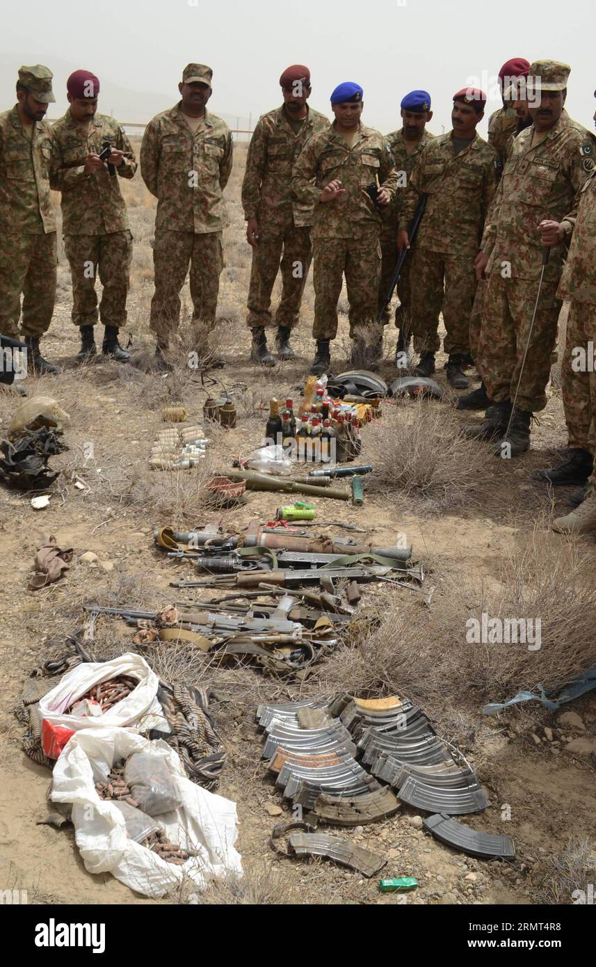 (140815) -- QUETTA, Aug. 15, 2014 -- Pakistani security officials display ammunition that were recovered from militants following an attack on military airbases in southwest Pakistan s Quetta on Aug. 15, 2014. At least six terrorists were killed and 11 security personnel injured on Thursday night in a terrorist attack at an airbase of Pakistan Air Force near Quetta, officials said. ) PAKISTAN-QUETTA-ATTACK Asad PUBLICATIONxNOTxINxCHN   Quetta Aug 15 2014 Pakistani Security Officials Display Ammunition Thatcher Were recovered from militant following to Attack ON Military Airbase in Southwest Pa Stock Photo